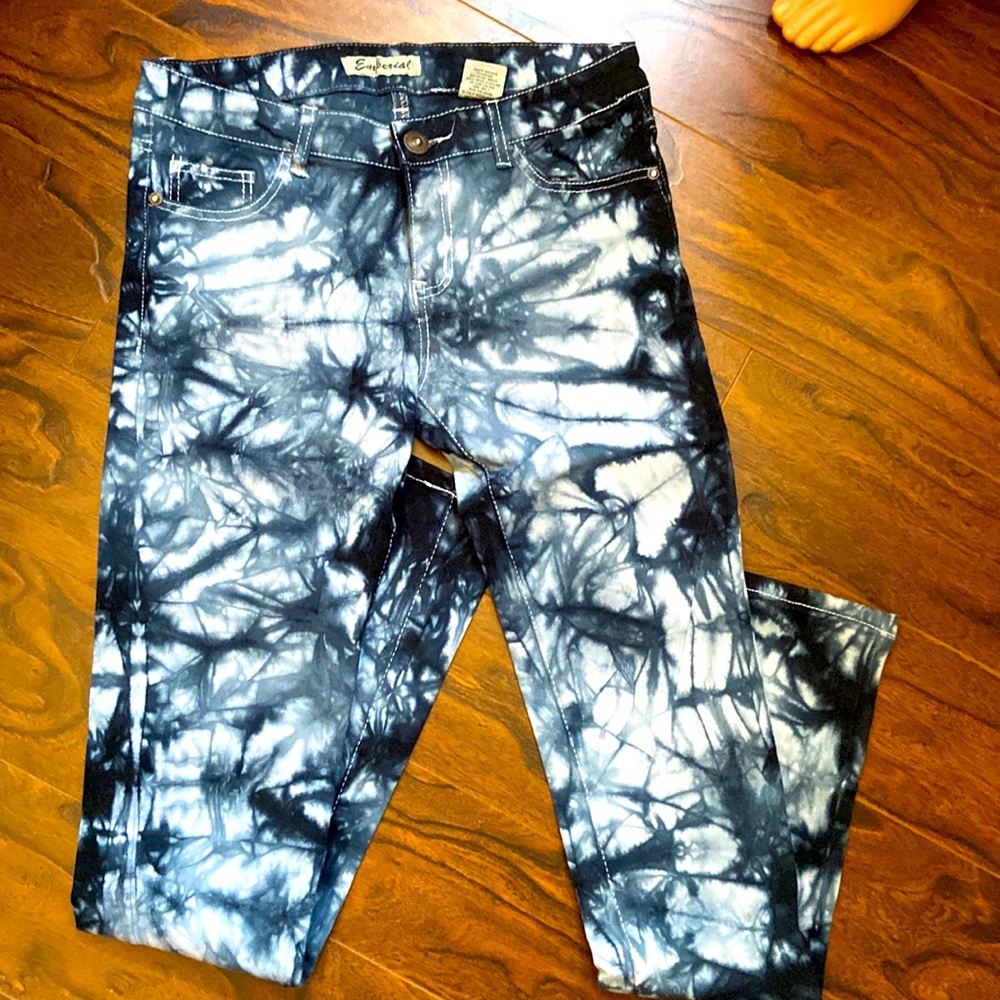 NWOT Cute tie dye/acid wash print skinny jeans in size 11